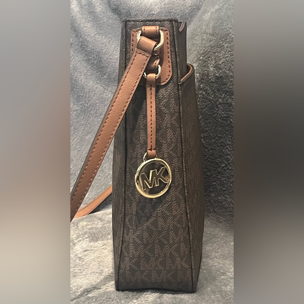 Michael Kors Brown Large Logo Crossbody Jet Set Travel NWT Gold - Picture 4 of 8